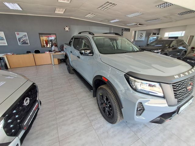 2026 Nissan Navara GREY, photo 2