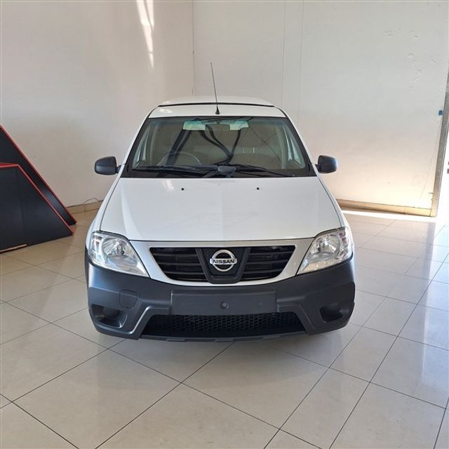 2023 Nissan NP200 1.6 A/C Safety Pack, photo 2