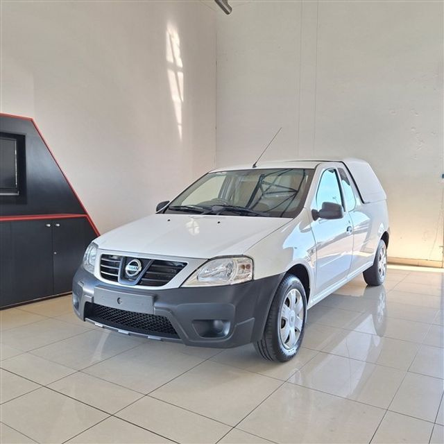 2023 Nissan NP200 1.6 A/C Safety Pack, photo 4
