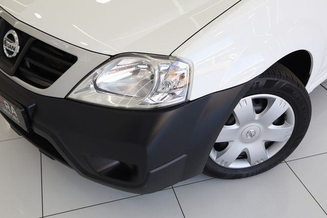 2023 Nissan NP200 1.6 A/C Safety Pack, photo 2