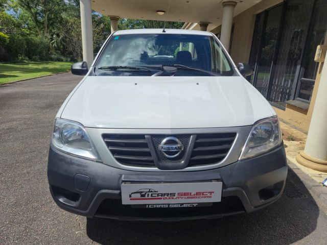2021 Nissan NP200 1.6 A/C Safety Pack, photo 2