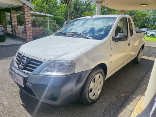 2021 Nissan NP200 1.6 A/C Safety Pack, photo 3
