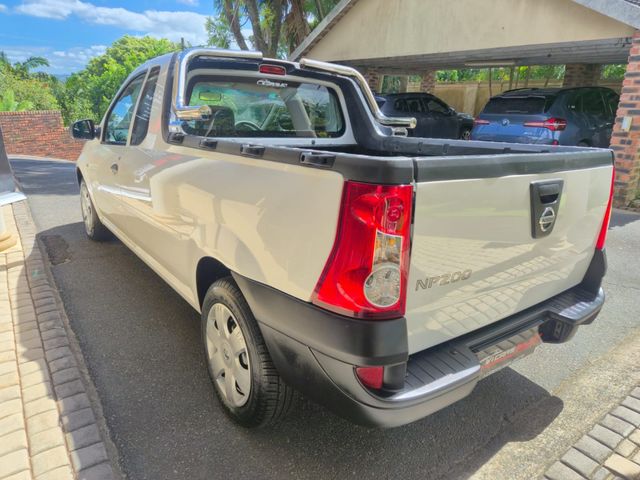 2021 Nissan NP200 1.6 A/C Safety Pack, photo 4