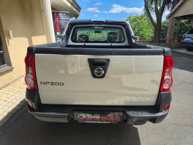 2021 Nissan NP200 1.6 A/C Safety Pack, photo 5