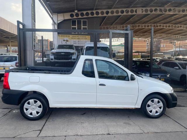 2023 Nissan NP200 1.6 A/C Safety Pack, photo 4