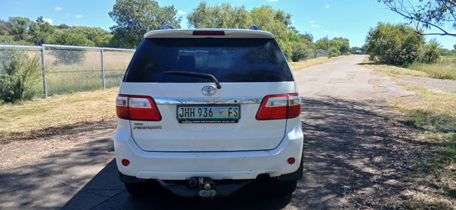 2009 Toyota Fortuner 3.0 D-4D Raised Body Auto, photo 4
