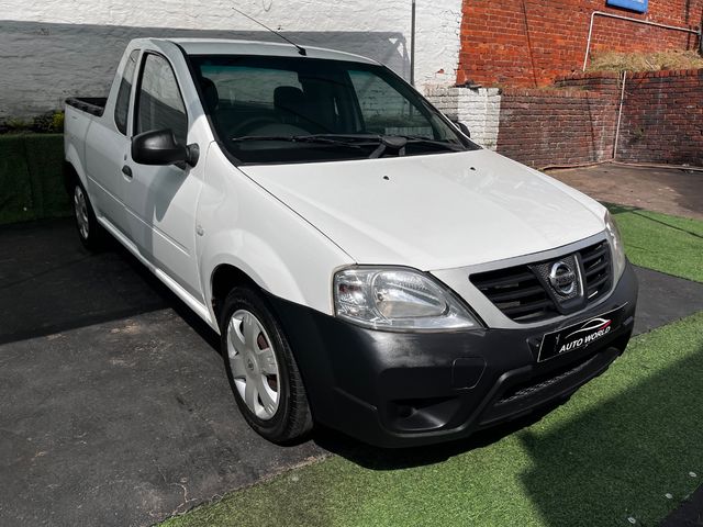 2017 Nissan NP200 1.6 A/C Safety Pack, photo 3