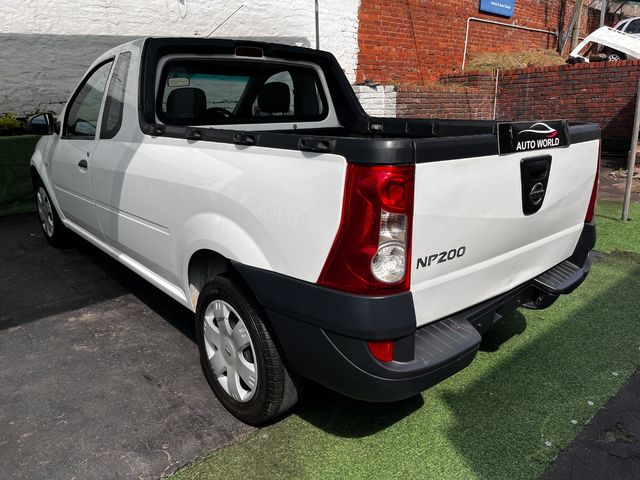2017 Nissan NP200 1.6 A/C Safety Pack, photo 4