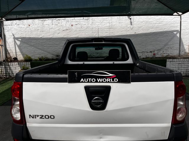 2017 Nissan NP200 1.6 A/C Safety Pack, photo 5