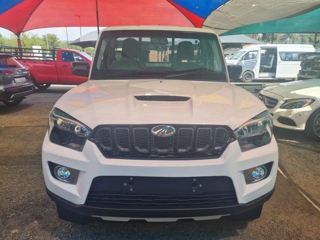 2025 Mahindra Pik Up S4