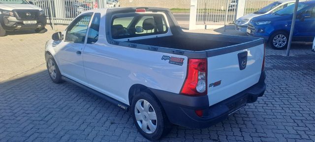 2023 Nissan NP200 1.6 A/C Safety Pack, photo 4