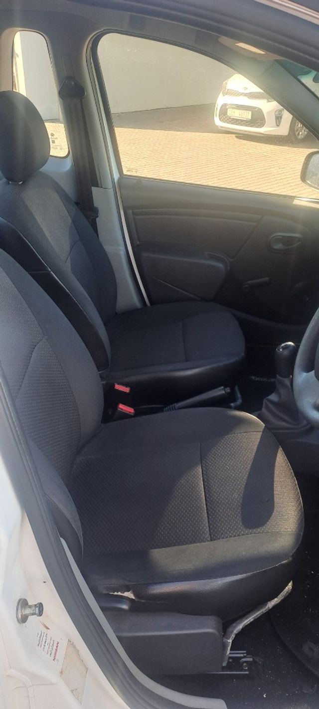 2023 Nissan NP200 1.6 A/C Safety Pack, photo 5