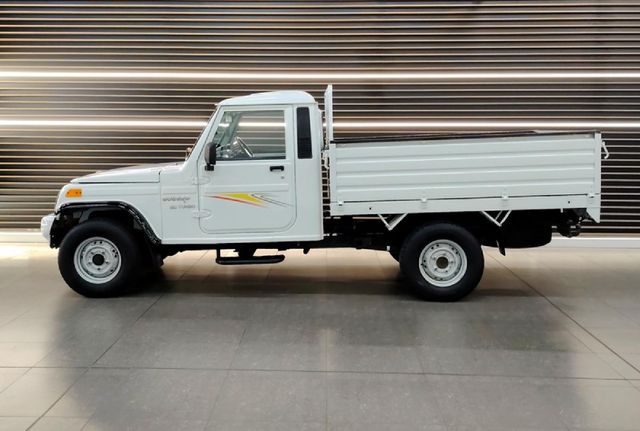2022 Mahindra Bolero NEF Dropside, photo 2
