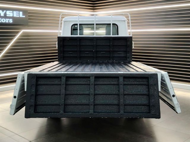 2022 Mahindra Bolero NEF Dropside, photo 5
