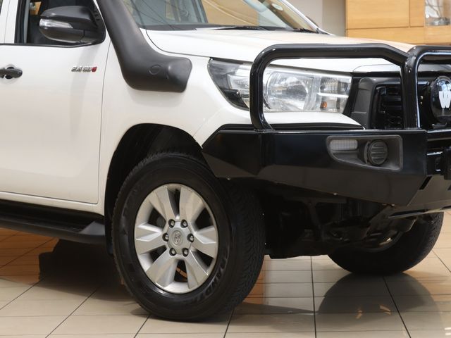 2019 Toyota Hilux 2.4 GD-6 SRX 4x4 Auto Double-Cab, photo 2