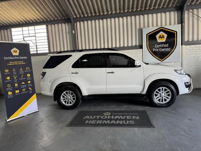 2011 Toyota Fortuner 3.0 D-4D 4x4 Auto, photo 2