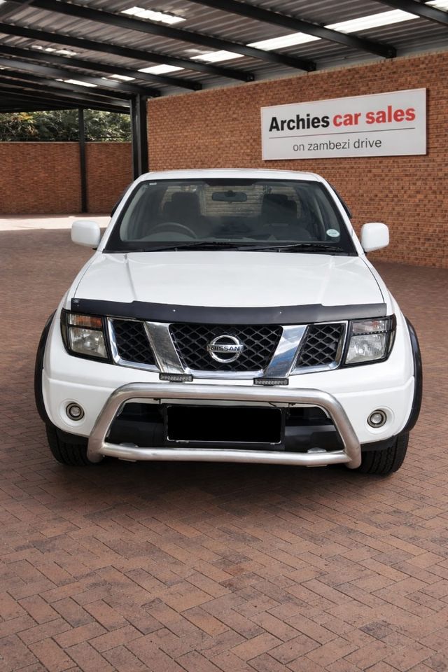 2010 Nissan Navara 2.5 dCi Double-Cab, photo 2