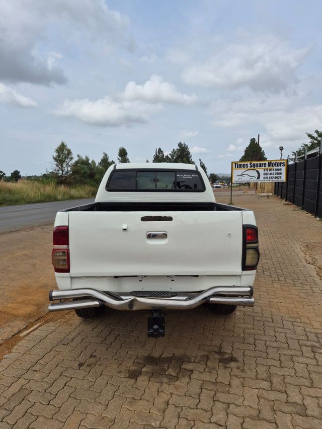 2015 Toyota Hilux 3.0 D-4D Legend 45 Raised Body Auto Double-Cab, photo 5