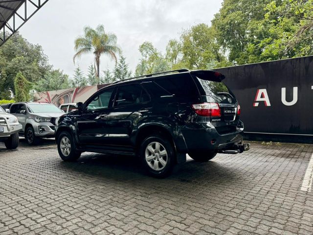 2010 Toyota Fortuner 3.0 D-4D Raised Body Auto, photo 3