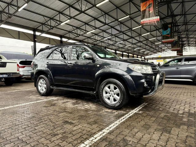 2010 Toyota Fortuner 3.0 D-4D Raised Body Auto, photo 5