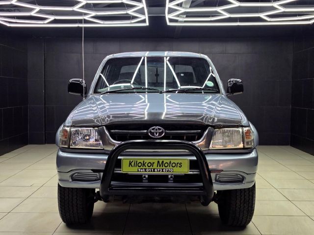 2002 Toyota Hilux 2700i Raider Raised Body Double-Cab, photo 2