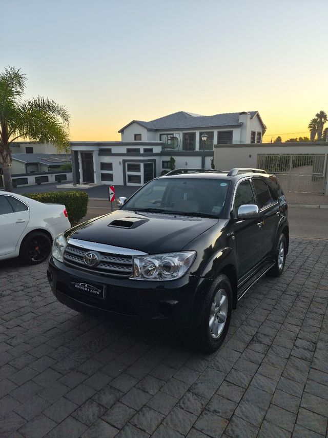 2011 Toyota Fortuner 3.0 D-4D Raised Body, photo 3