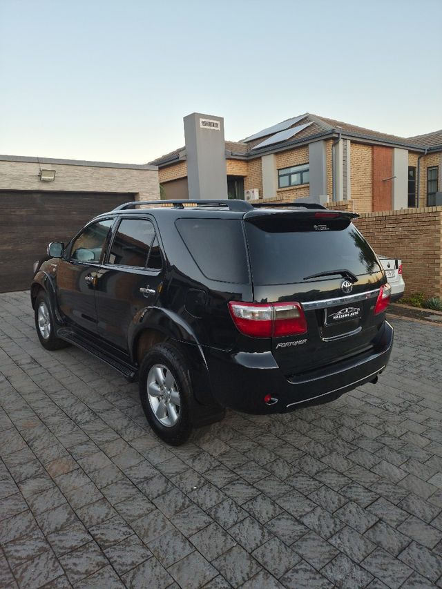 2011 Toyota Fortuner 3.0 D-4D Raised Body, photo 5