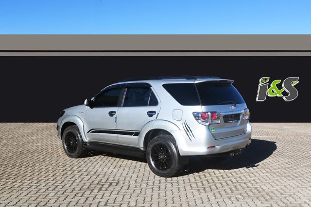 2012 Toyota Fortuner 3.0 D-4D Raised Body Auto, photo 2