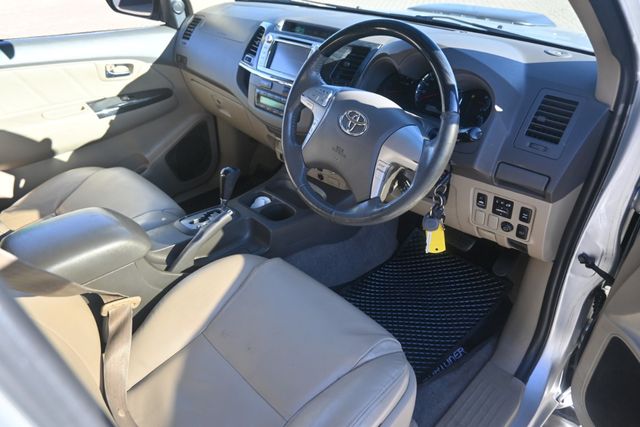 2012 Toyota Fortuner 3.0 D-4D Raised Body Auto, photo 4