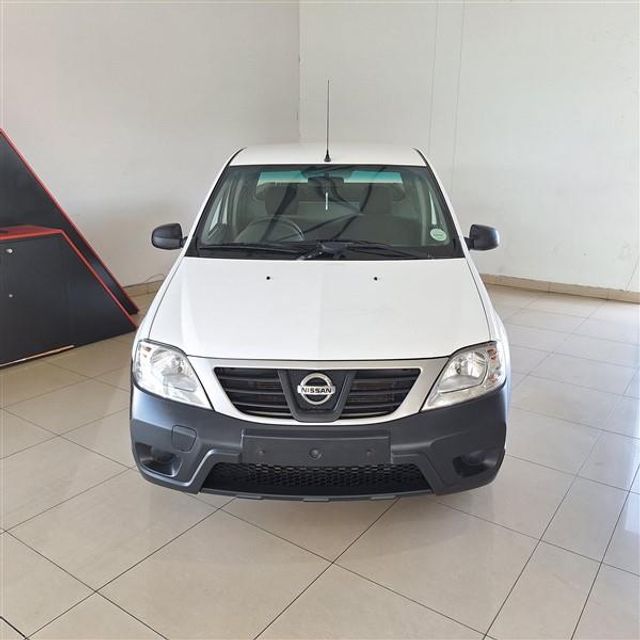 2021 Nissan NP200 1.6 A/C Safety Pack, photo 3