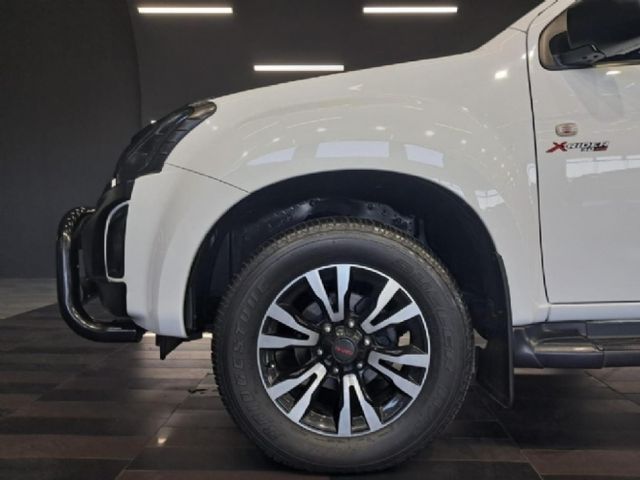 2022 Isuzu D-Max 300 X-Rider Auto Double-Cab, photo 3
