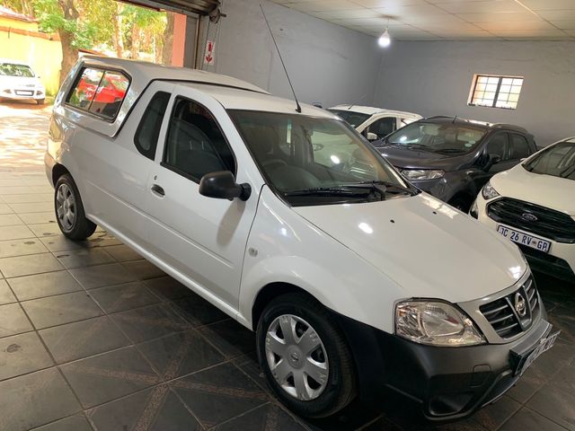 2019 Nissan NP200 1.6 A/C Safety Pack, photo 4