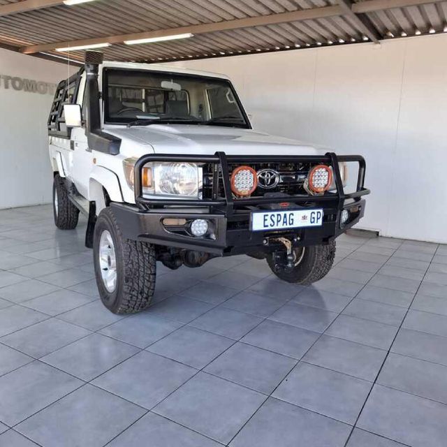 2013 Toyota Land Cruiser 79 4.0 Single-Cab