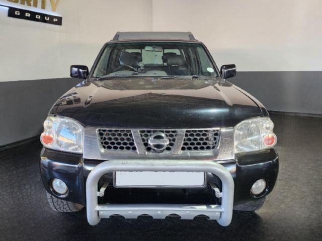 2003 Nissan Hardbody 3300i SEL Double-Cab, photo 2
