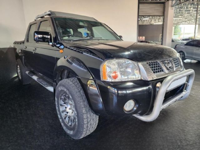 2003 Nissan Hardbody 3300i SEL Double-Cab, photo 3