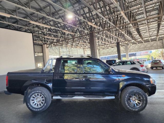 2003 Nissan Hardbody 3300i SEL Double-Cab, photo 4