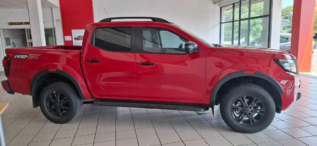 2026 Nissan Navara 2.5 DDTi PRO-2X Auto Double-Cab, photo 2