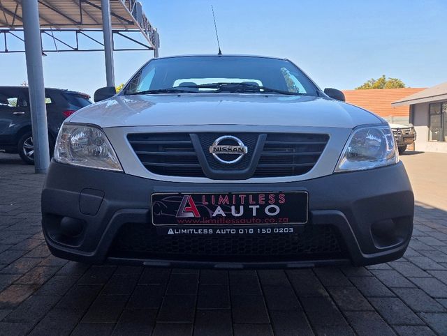 2022 Nissan NP200 1.6 A/C Safety Pack, photo 2