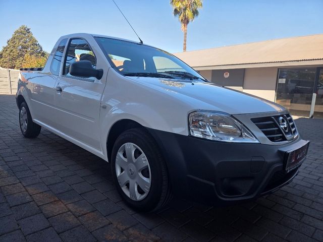2022 Nissan NP200 1.6 A/C Safety Pack, photo 3