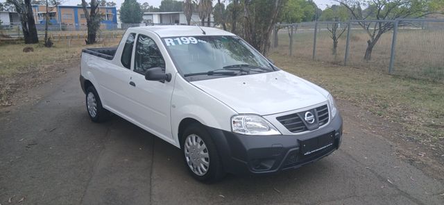 2023 Nissan NP200 1.6 A/C Safety Pack, photo 2