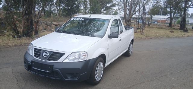 2023 Nissan NP200 1.6 A/C Safety Pack, photo 3