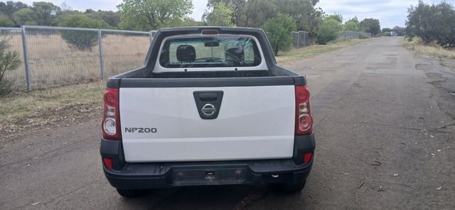 2023 Nissan NP200 1.6 A/C Safety Pack, photo 4