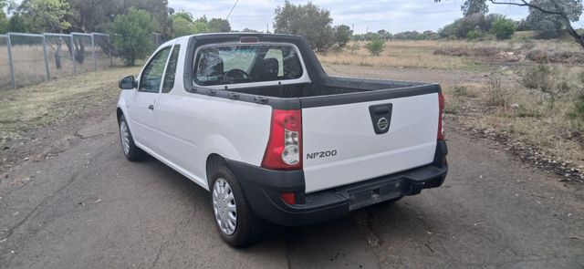 2023 Nissan NP200 1.6 A/C Safety Pack, photo 5