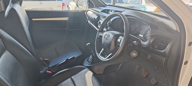 2024 Toyota Hilux 2000, photo 3