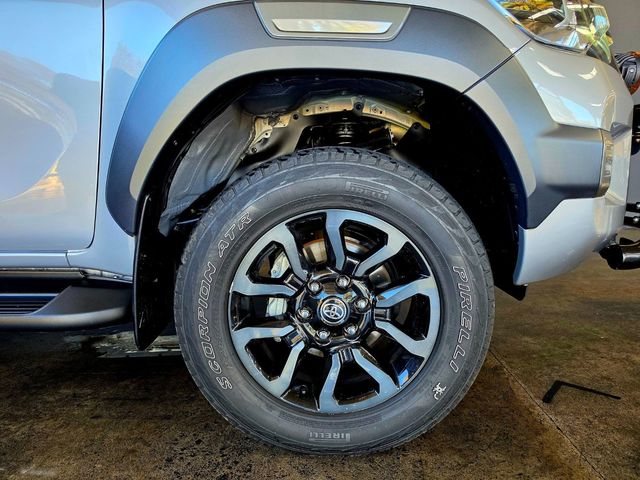 2021 Toyota Hilux 2.8 GD-6 Raised Body Legend Auto Double-Cab, photo 2