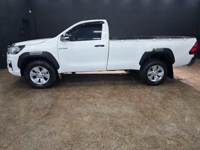 2017 Toyota Hilux 2.4 GD-6 Raised Body SRX Single-Cab, photo 2