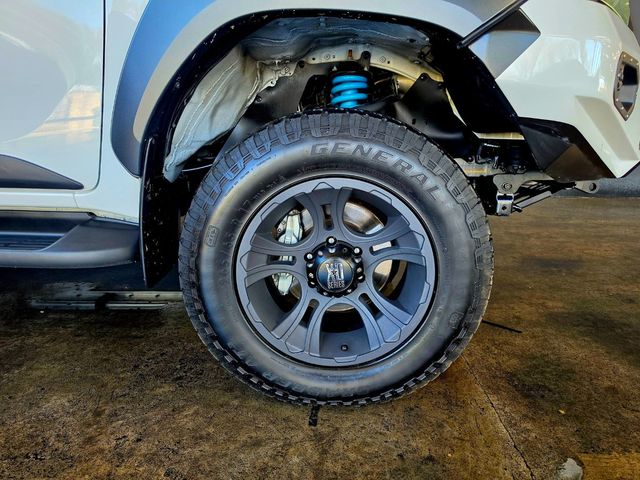 2022 Toyota Hilux 2.8 GD-6 Raised Body Legend Auto Extended Cab, photo 2