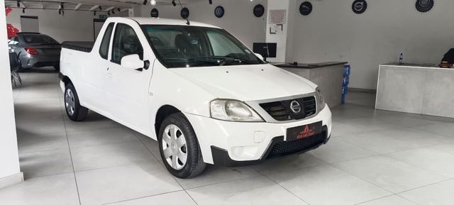 2017 Nissan NP200 1.6 A/C Safety Pack