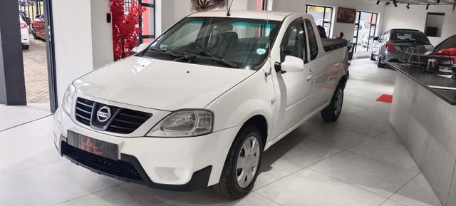 2017 Nissan NP200 1.6 A/C Safety Pack, photo 3