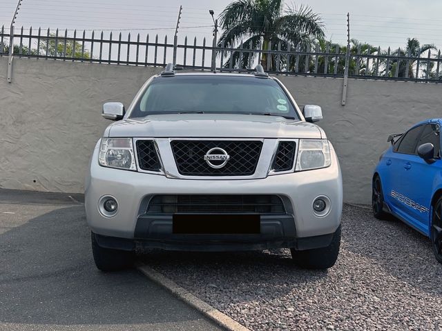 2013 Nissan Navara 3.0 dCi LE Auto 4x4 Double-Cab, photo 4